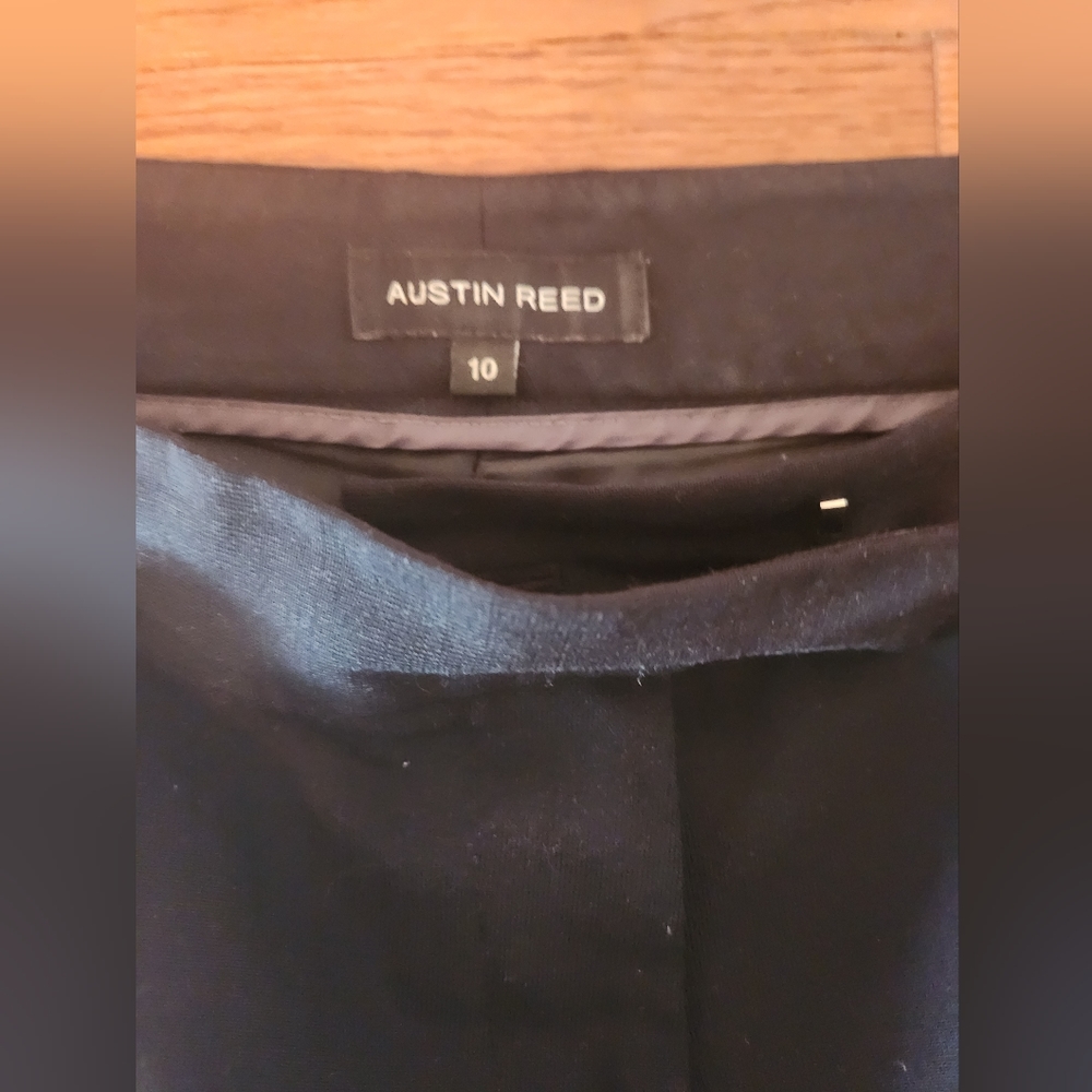 Austin Reed 100% Wool Navy Suit in Excellent Condition - Picture 8 of 8